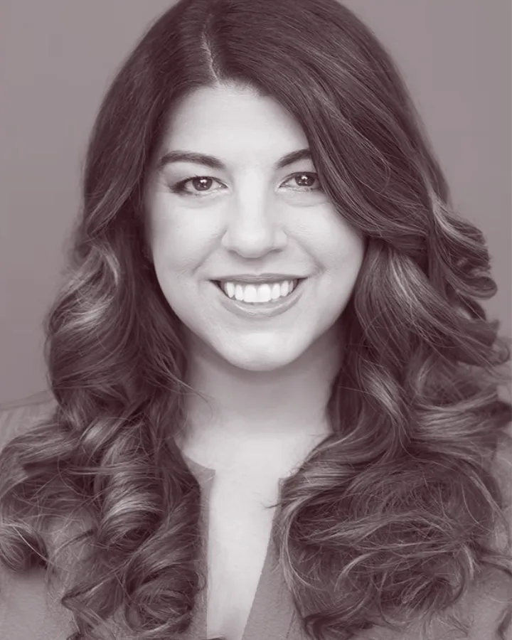 Erin Cross headshot